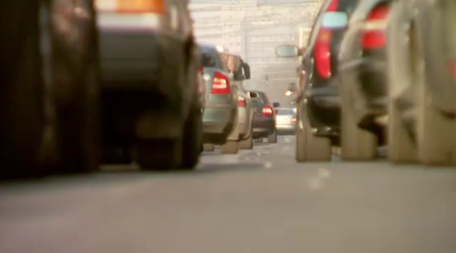 Haosul ultimelor cumparaturi de Craciun in Capitala. Sute de metri, traversate in 30 de minute