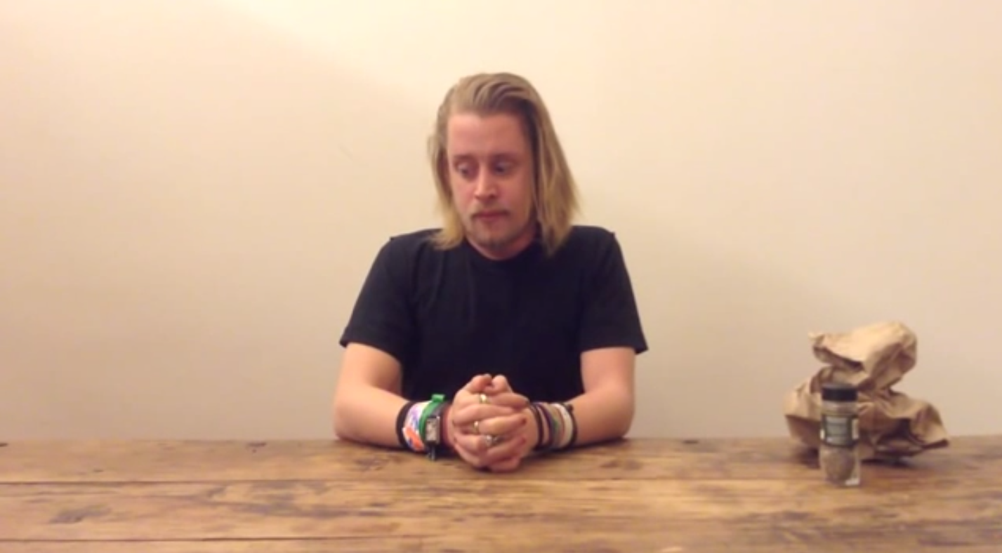 Parodia cu care Macaulay Culkin si-a socat fanii. Ce face vedeta in videoclipul de patru minute