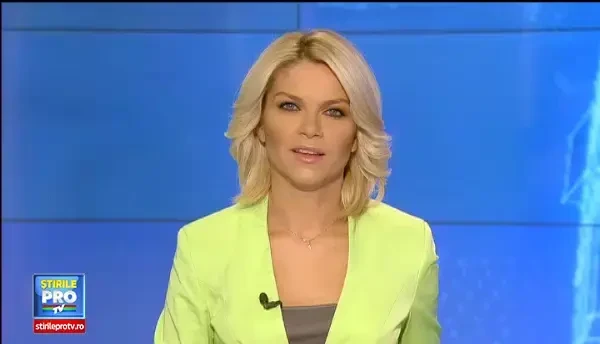 Mos Craciun a coborat cu tiroliana de pe Turnul Chindiei din Targoviste