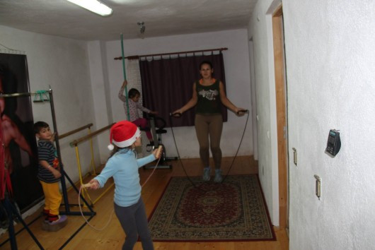 Mama "Micului Hercule", antrenament cot la cot alaturi de toti membrii familiei. FOTO
