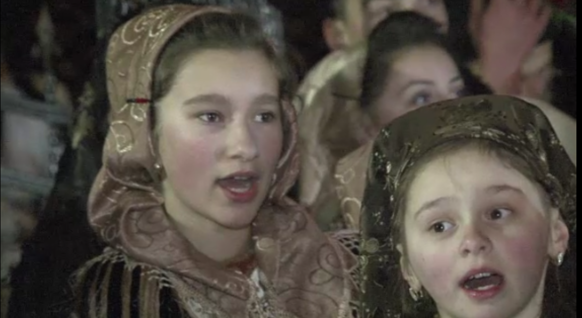 Colinda umanitara in Bistrita - Nasaud. Zeci de tineri au cantat pentru a-si ajuta semenii