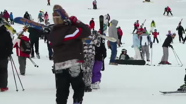 La munte a nins doar cu turisti, nu si cu zapada. Cat costa un sejur la un hotel de 4 stele