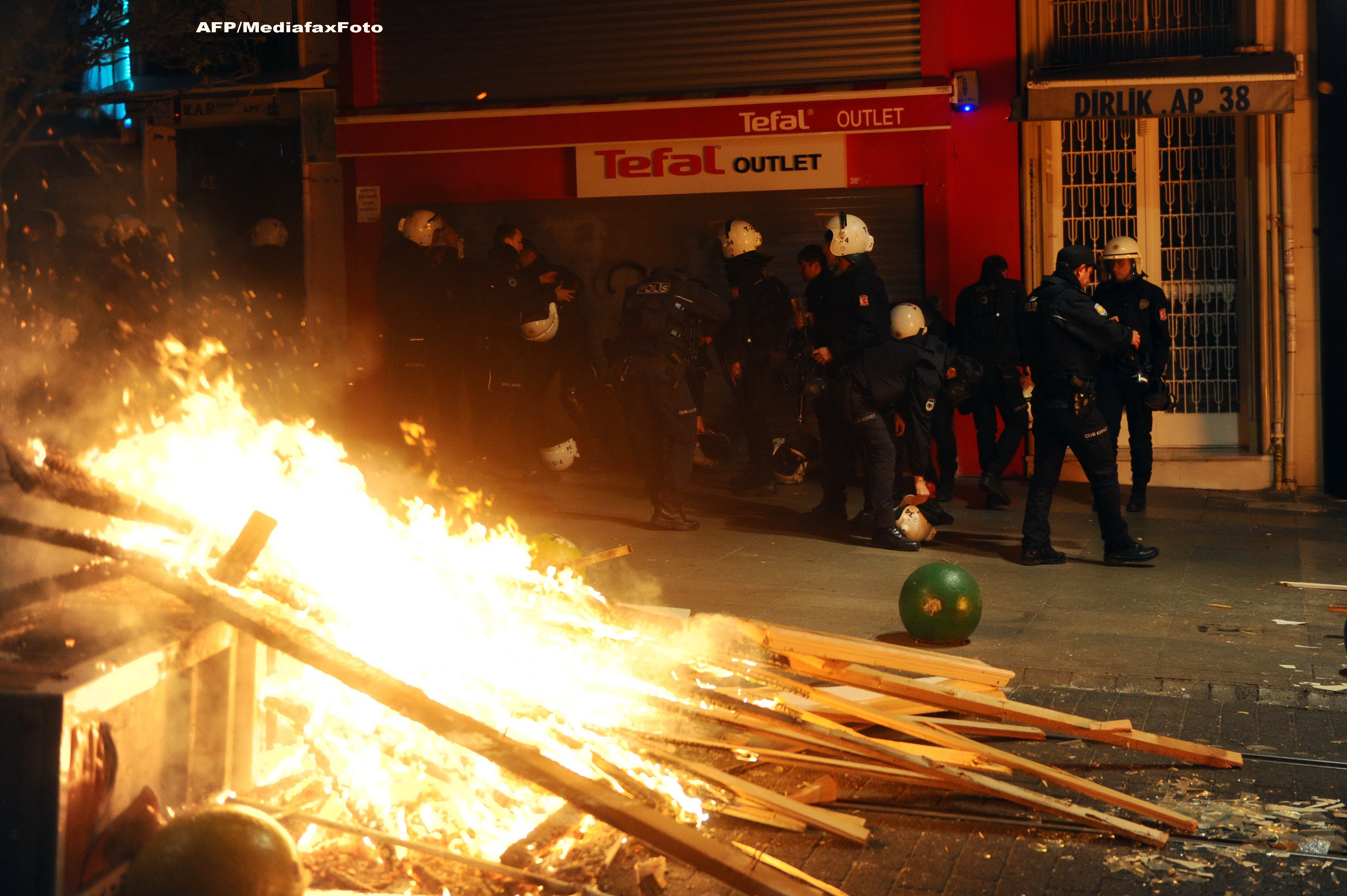 10.000 de oameni au protestat la Istanbul. Politia a intervenit cu gaze lacrimogene