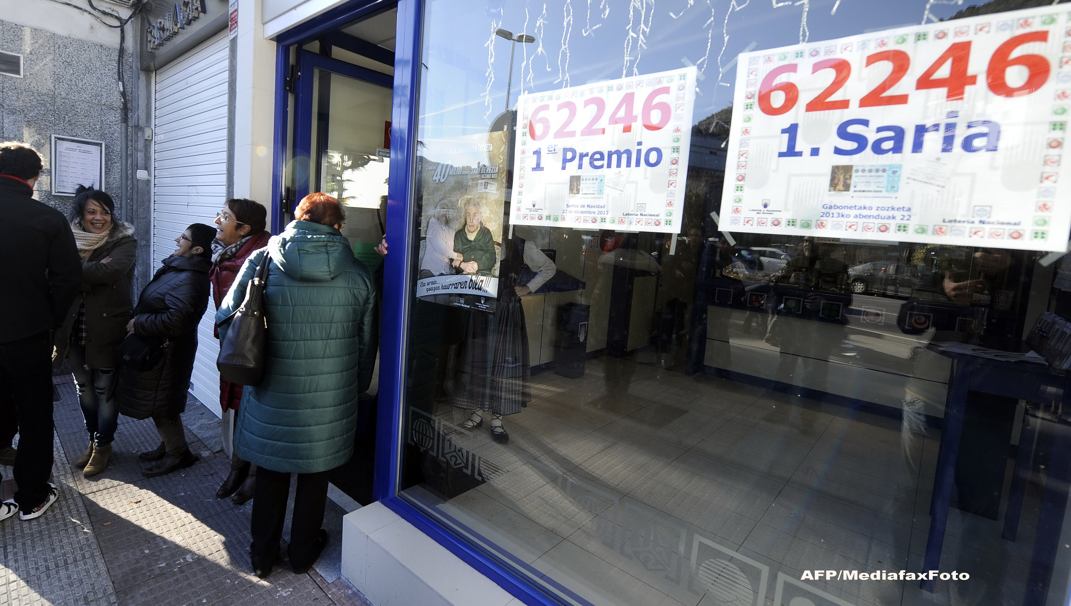 4 ore nu s-a mai muncit! Milioane de spanioli au cumparat bilete la faimoasa loterie de Craciun