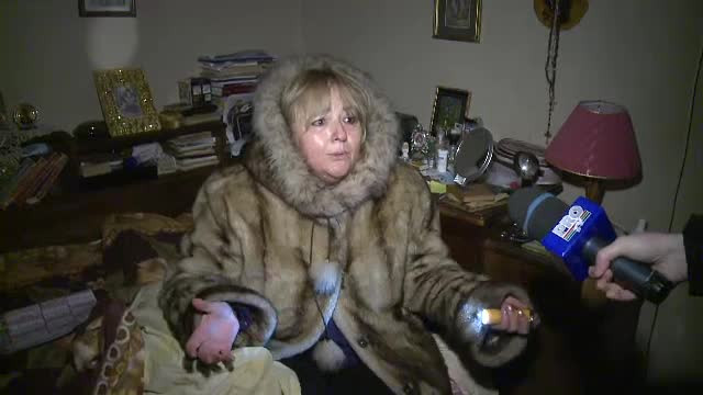 Zeci de bucuresteni ingheata de frig in case din cauza unei pene de curent. Toti au centrale termice