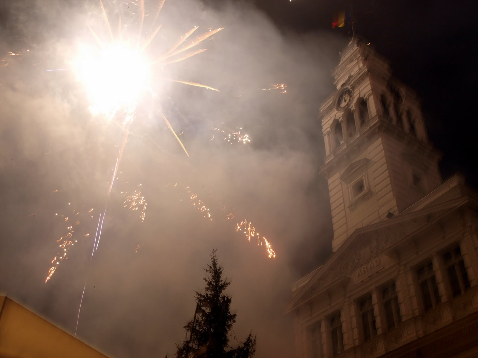 Revelion de criza si in acest an in fata Primariei Arad. Afla cine concerteaza