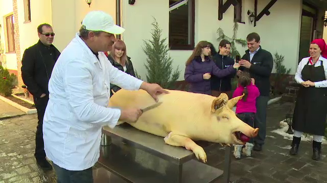 Mesele bogate de Craciun cu care au fost asteptati turistii prezenti pe Valea Prahovei si la Brasov