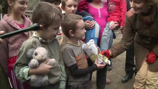 Reactia copiilor nevoiasi din Arad cand l-au vazut pentru prima data pe Regele Mihai