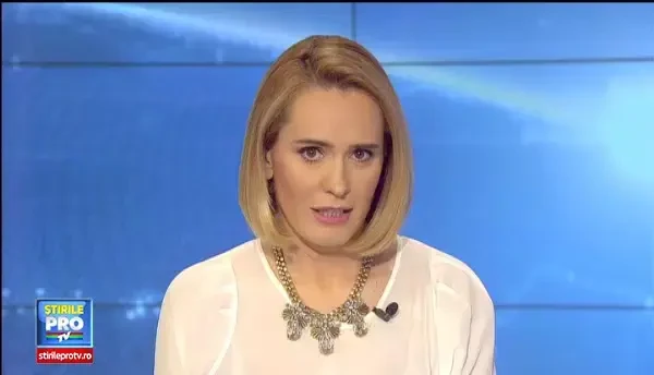 Cozi la adoptii de caini inainte de Craciun. Mihai Traistariu, prezent printre iubitorii de animale