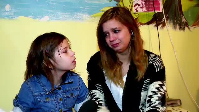 Mama lor a murit de cancer, iar tatal i-a parasit. Cinci frati au o singura dorinta de Craciun