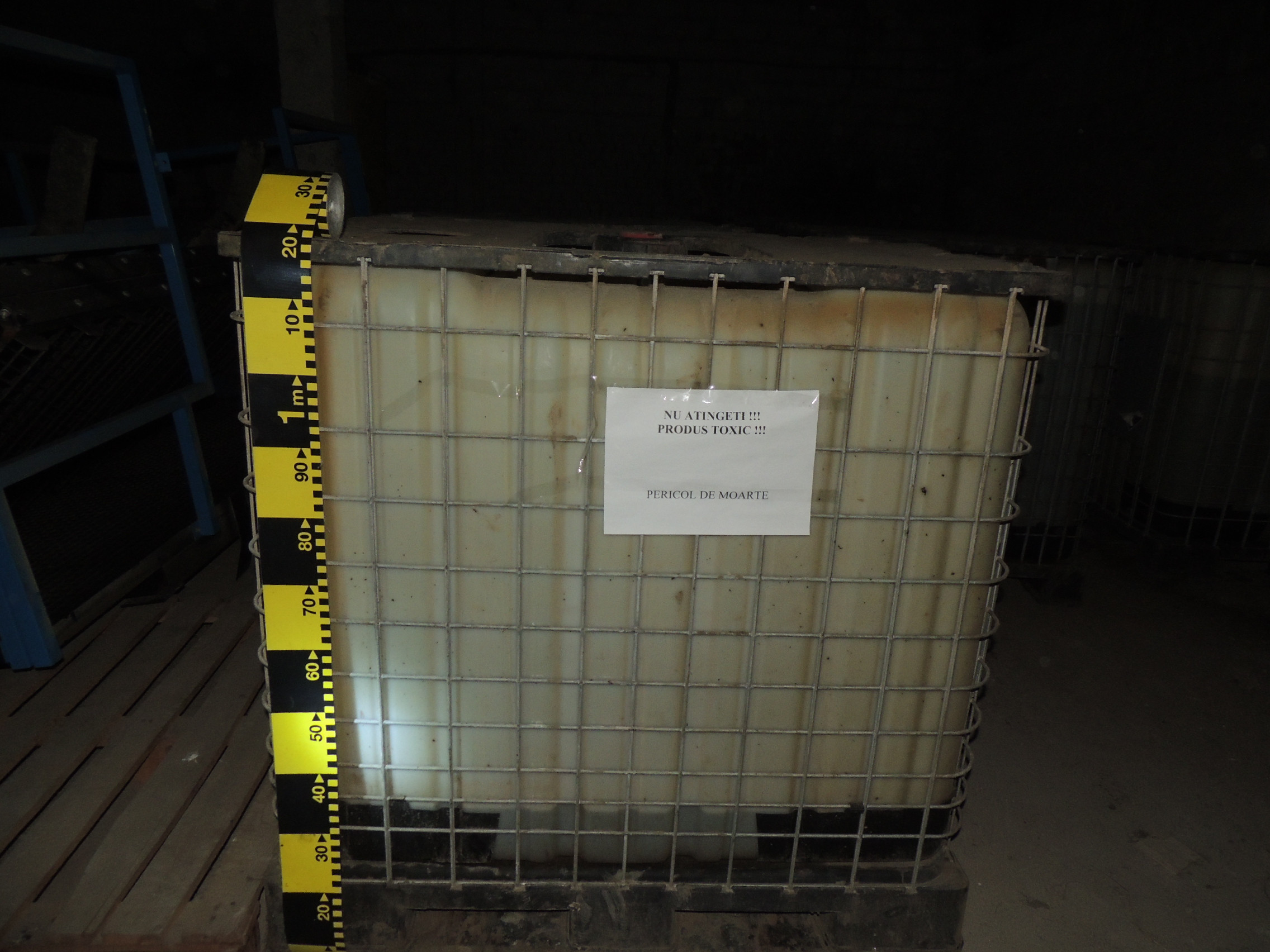 Peste 3 tone de acid clorhidric, o substanta extrem de toxica, descoperite de politisti in Timisoara