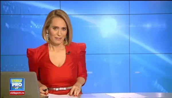 Povesti de pe vremea cand Smiley dormea sub brad de Craciun, iar Loredana aduna colaci pe o ata