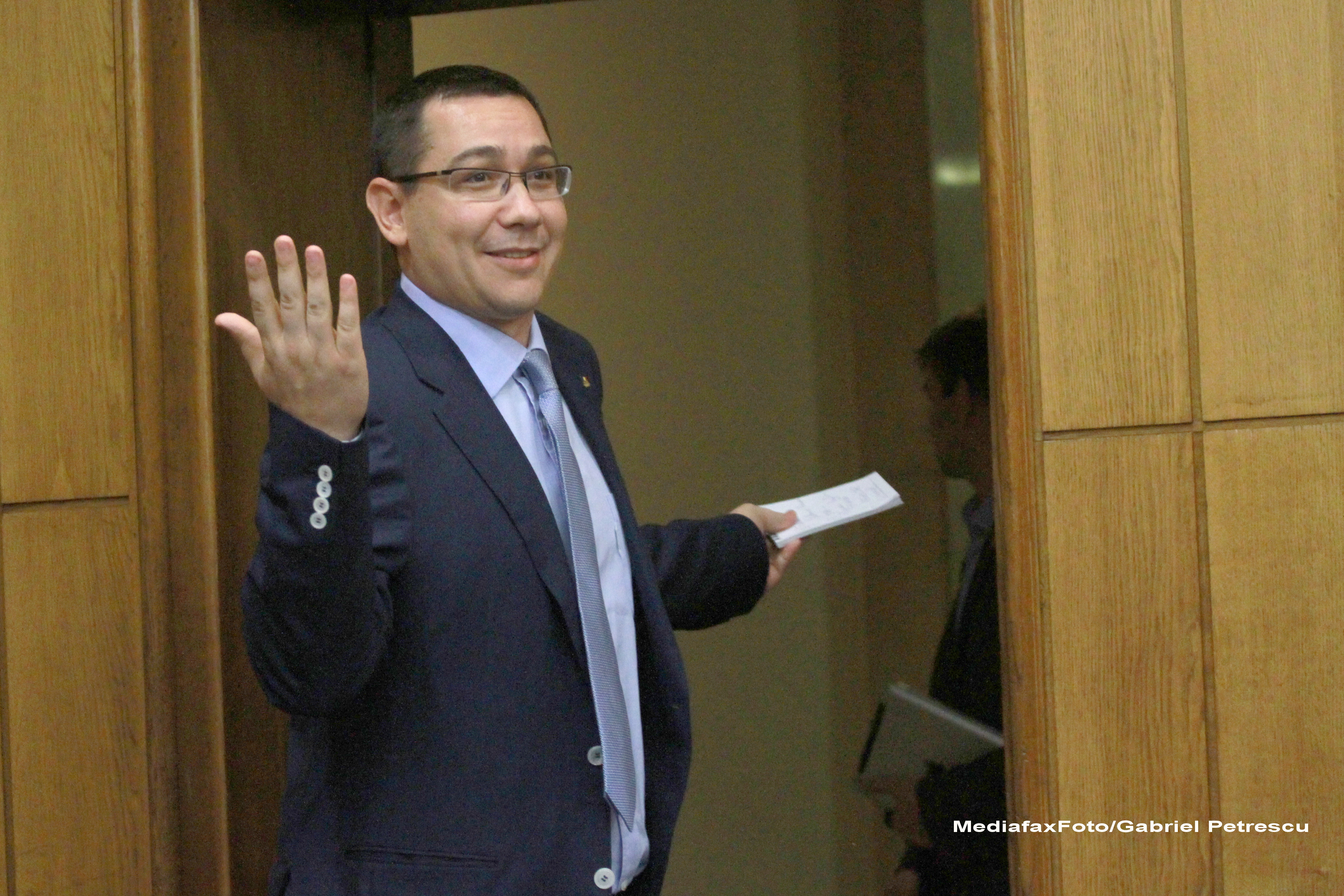 Ponta, pe Facebook: Sper ca momentele foarte grele prin care trece Schumacher sa fie depasite