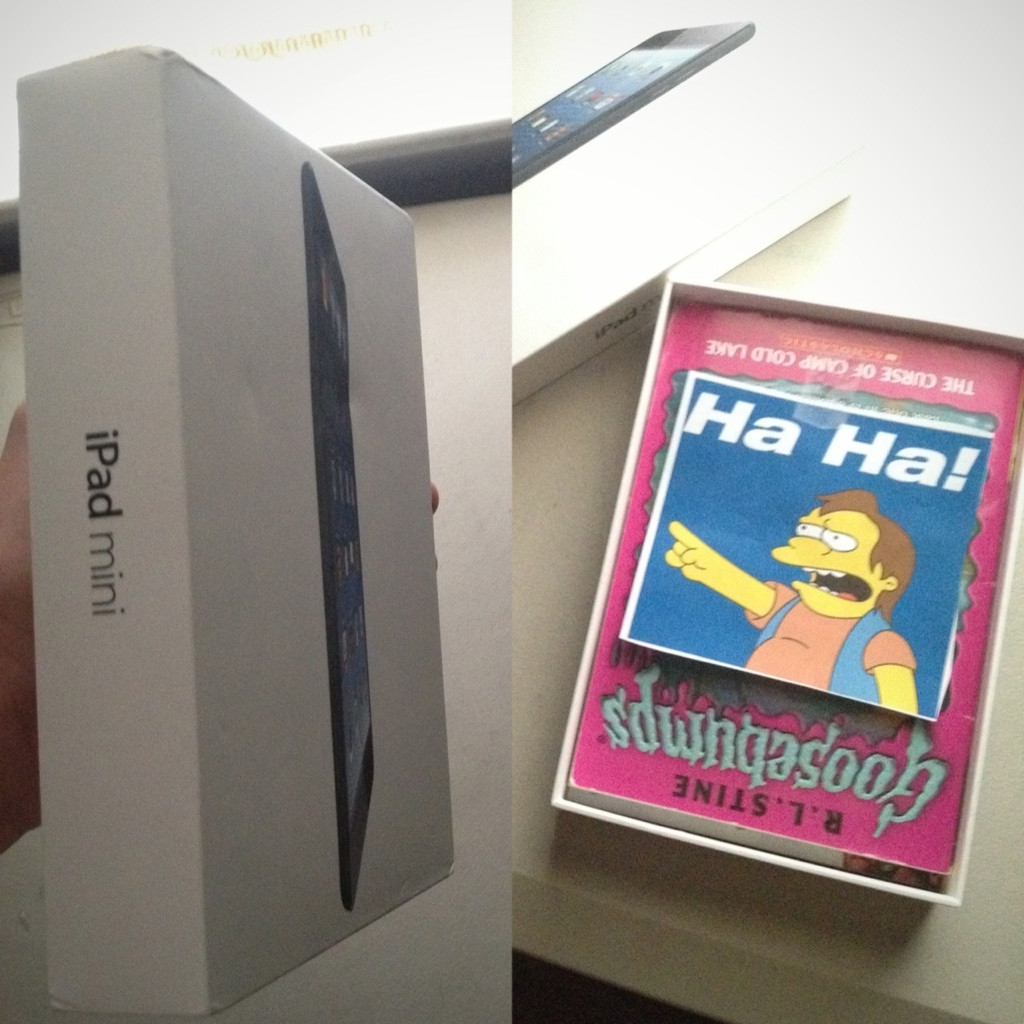 I-a facut cadou de Craciun fratelui mai mic un iPad Mini. Ce a gasit cand a deschis cutia