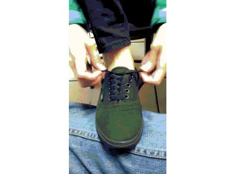 Toata viata te-ai legat gresit la sireturi. Cum poti s-o faci dintr-o miscare