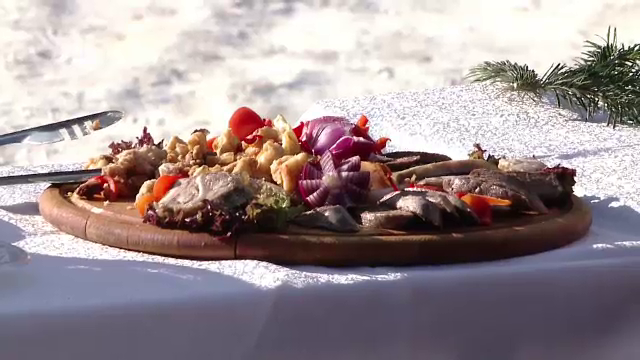 24 de ore de petreceri de Craciun. Cum au trait turistii din Austria in paradisul de la Moeciu