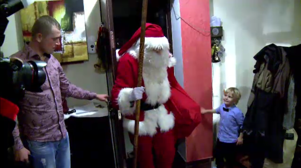 Ziua preferata a celor mici. Reactia unui copil cand a crezut ca Mos Craciun ii va lua cadourile