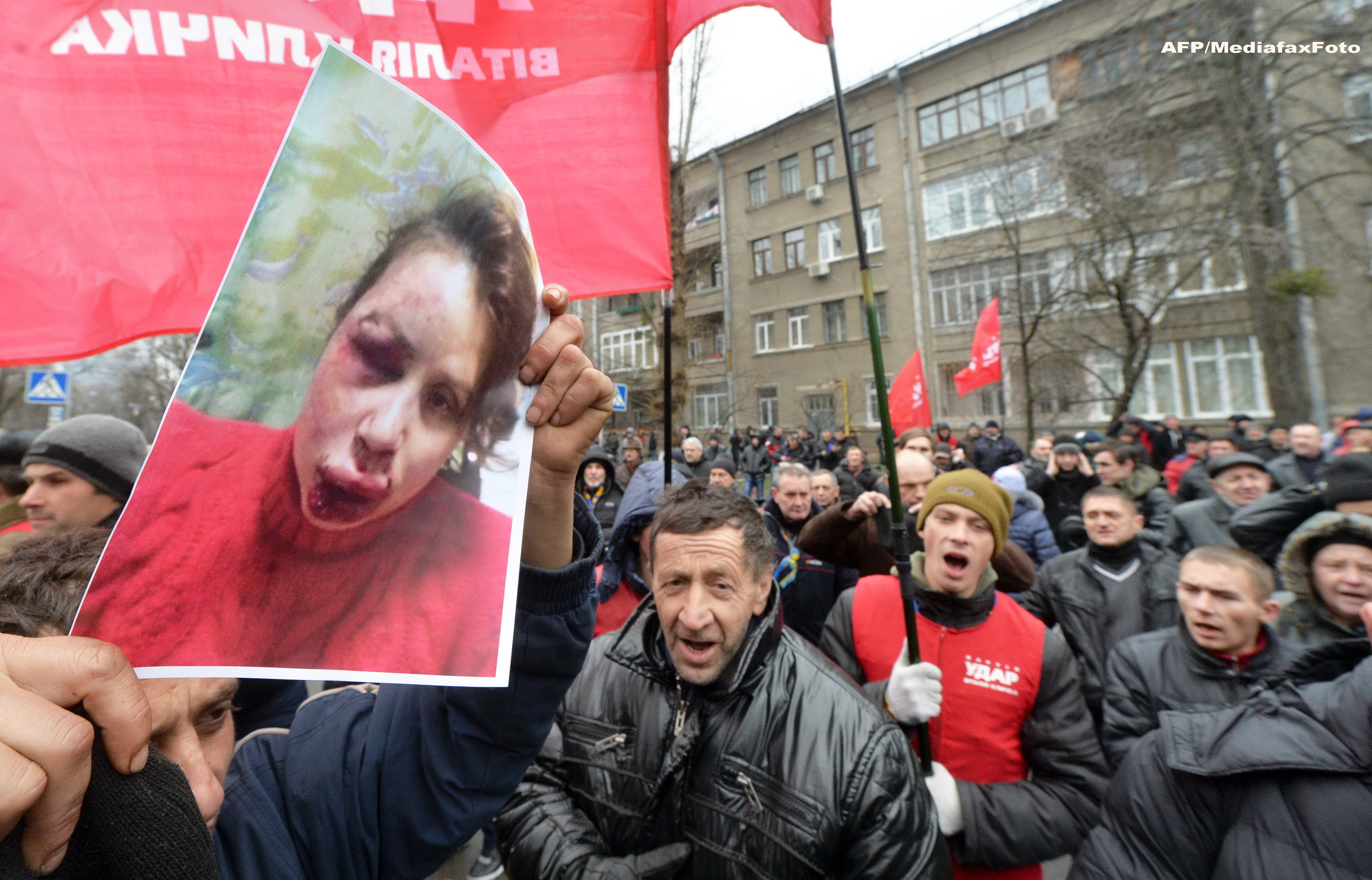 Reactia dura a UE si SUA dupa ce o jurnalista a opozitiei a fost desfigurata la periferia Kievului