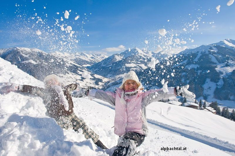 Cele mai bune statiuni de schi pentru familii. In Avoriaz, esti dus la hotel cu sania trasa de cai