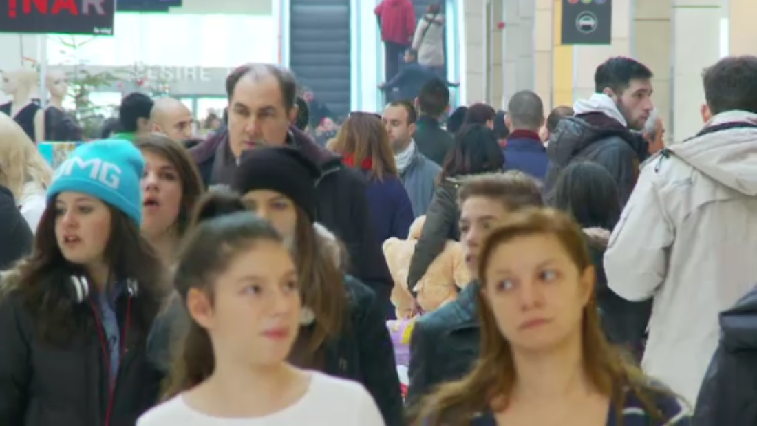 Mos Craciun nu este fara greseala. Romanii au iesit in mall-uri pentru a schimba cadourile primite
