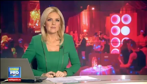 Strainii si romanii din cluburi s-au bucurat de petreceri cu animatoare si calusari de Craciun