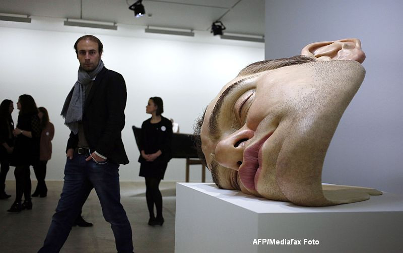 Ron Mueck, sculptor care uimeste pe toata lumea cu creatiile sale extrem de realiste. Galerie foto