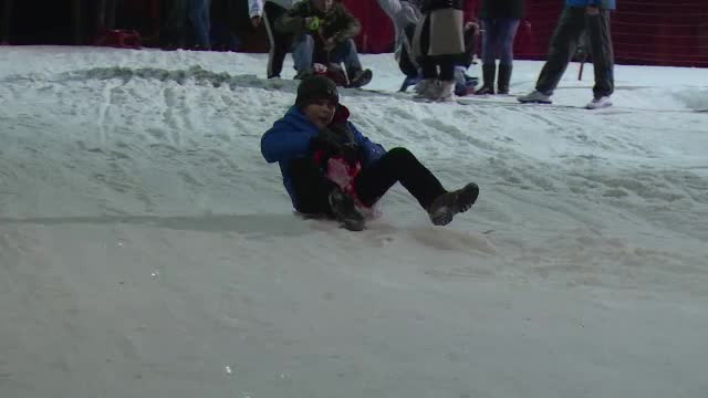 Datul cu punga din plastic, principala distractie pe partia din Predeal. Cum au petrecut turistii