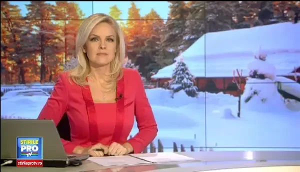 Spectacolul colindatorilor din Maramures si Moldova oferit in fata turistilor straini