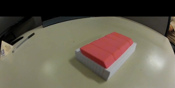 Un barbat care a cumparat un iPod dintr-un magazin, de Craciun, s-a ales cu gume de sters