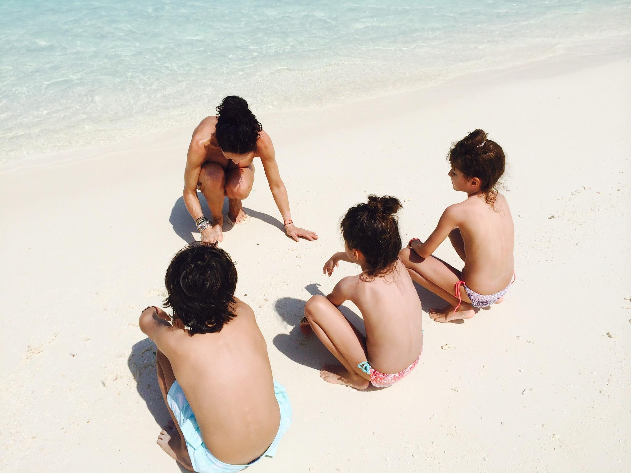 Mihaela Radulescu i-a lasat pe barbati fara cuvinte cand a aparut astfel pe Facebook. FOTO