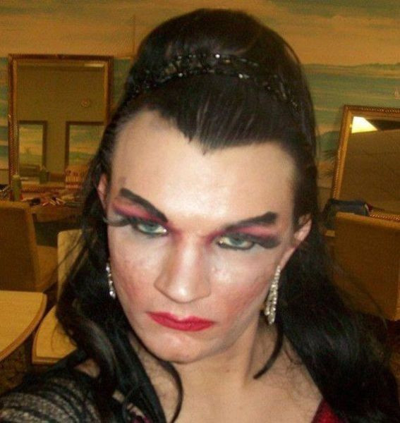 Imaginile de care rad milioane de oameni din lume. Ce posteaza rusii pe retelele de socializare