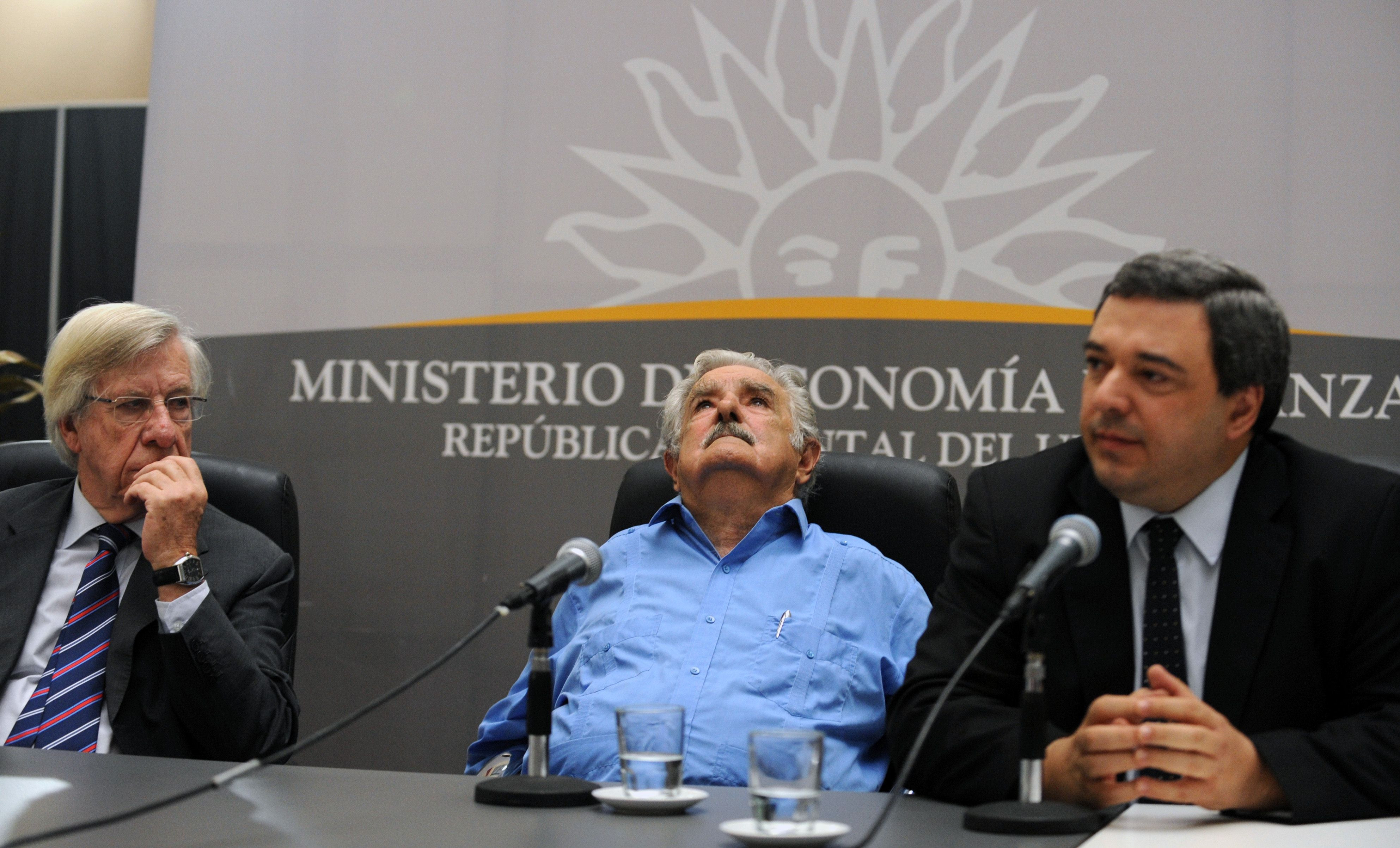 Fara garzi de corp si 90% din salariu. Cum traieste "cel mai sarac presedinte din lume"