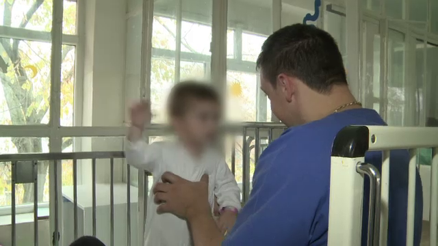 Sute de copii abandonati in spitale, in fiecare iarna. De ce ajung parintii la acest gest