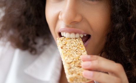 "Mi s-a facut rau si am inceput sa tip cand am muscat". Ce a gasit o femeie intr-un baton proteic