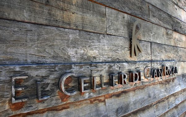 Sunt atat de cautati incat trei angajati sunt platiti cu bani multi doar ca sa spuna NU. Foto