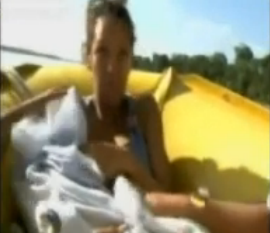 VIDEO: Momentul in care un copil se naste, in timp ce mama sa era salvata de pompieri