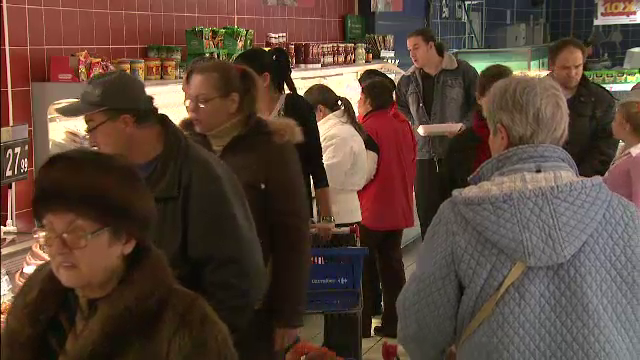 Romanii, decisi sa-si incheie anul la cumparaturi. Programul marilor magazine in aceasta perioada