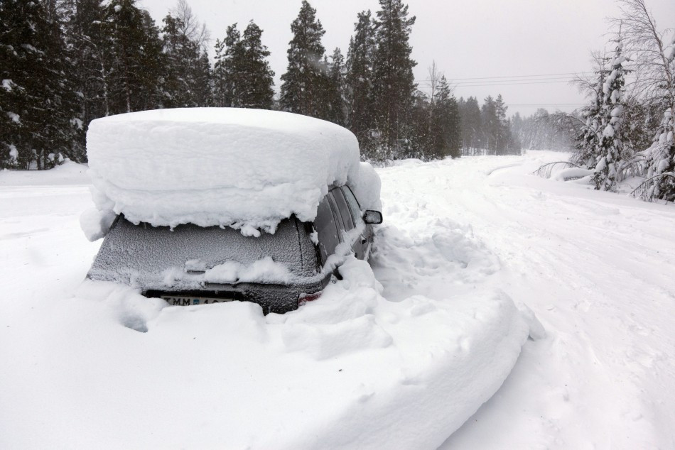 "Efectul de iglu." Un barbat din Suedia a supravietuit timp de doua luni, intr-o masina inzapezita