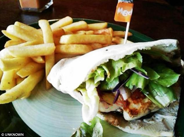 "Simt ceva strain in stomacul meu". Ce a patit o vegetariana intr-un restaurant