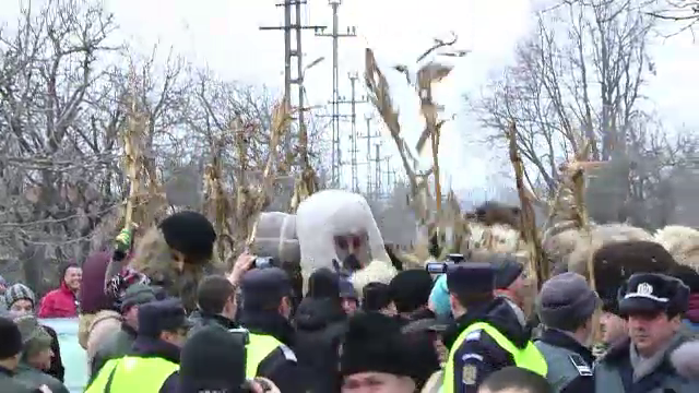 Arme albe si ciomege, in arsenalul tinerilor din Ruginoasa. Bataia nu a mai avut loc