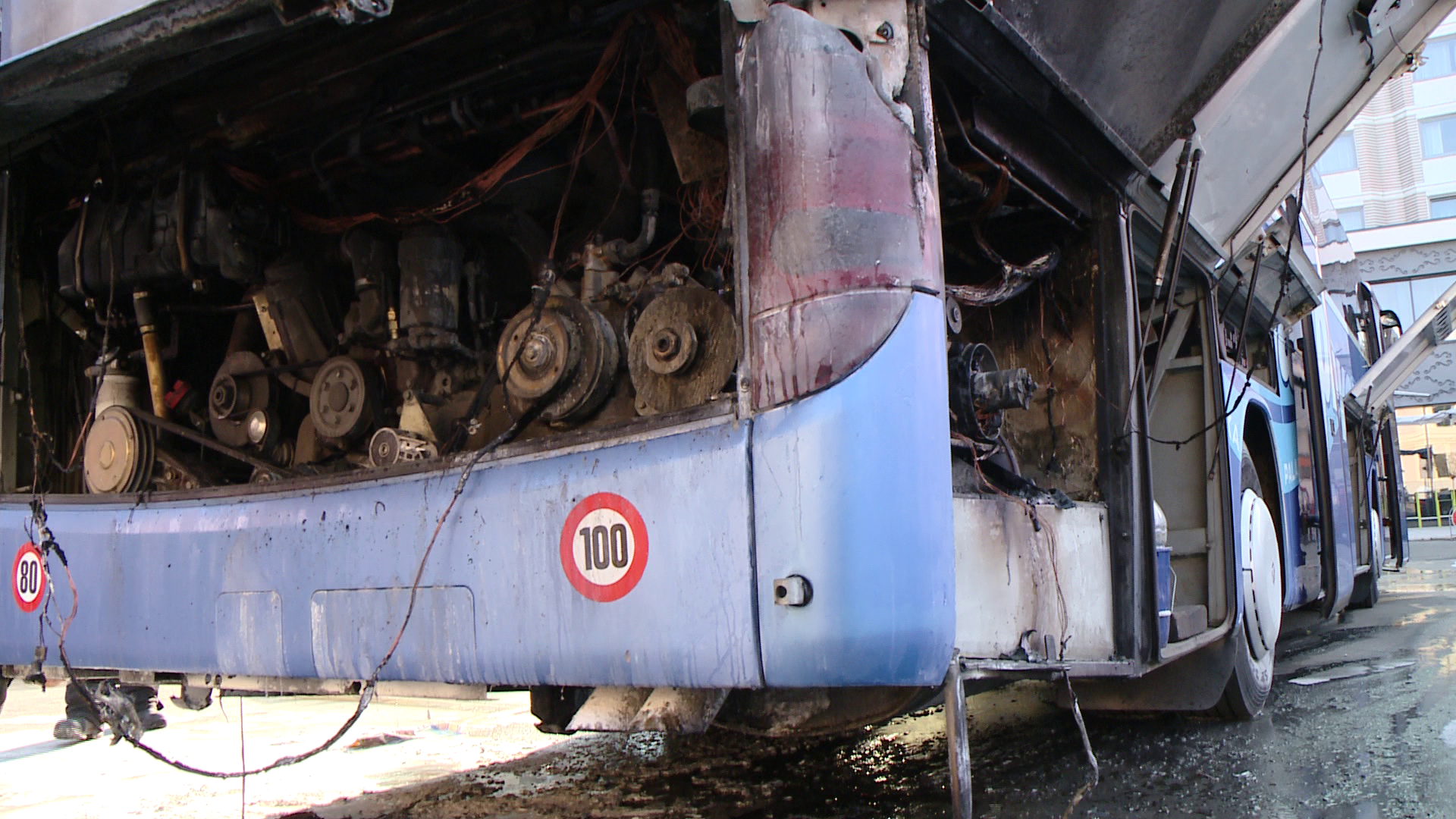 Momente de panica in centrul Timisoarei. Autocarul unor turisti sarbi a luat foc inainte de plecare