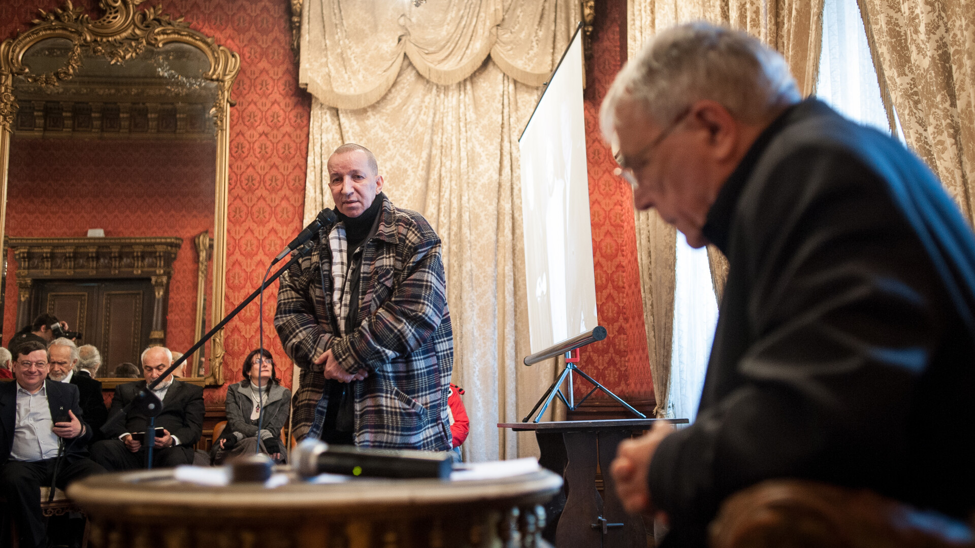 Poetul Traian T. Cosovei a murit la 59 de ani. Va fi inmormantat sambata