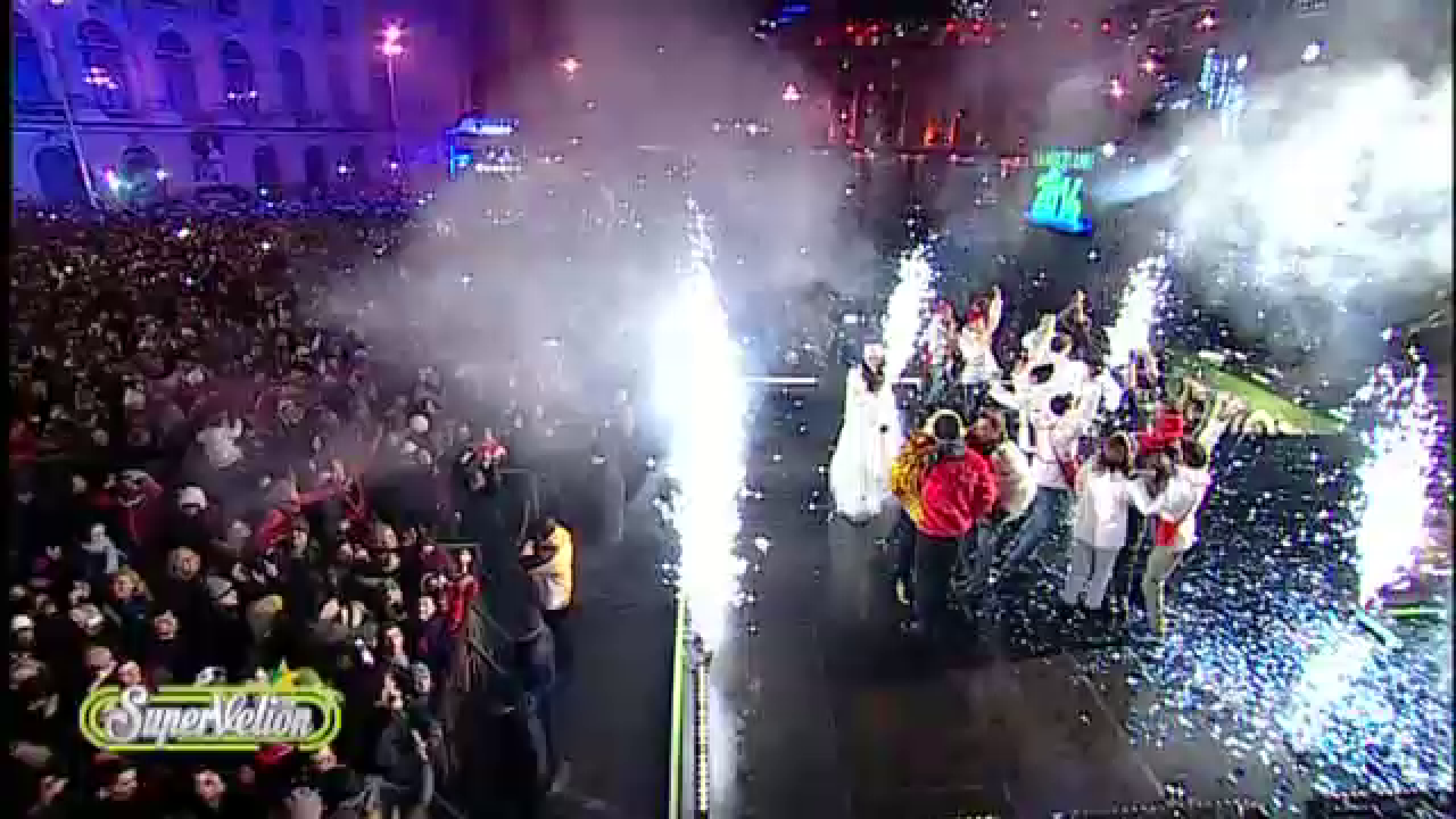 300.000 de romani, impreuna, in strada. Cum s-a sarbatorit Revelionul in pietele marilor orase