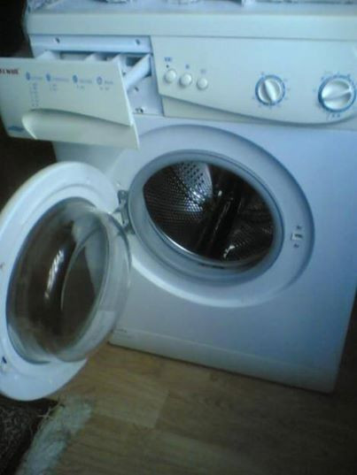 "SUNTEM SOCATI! Nu am vazut niciodata asa ceva!" Ce au gasit niste pompieri intr-o masina de spalat!