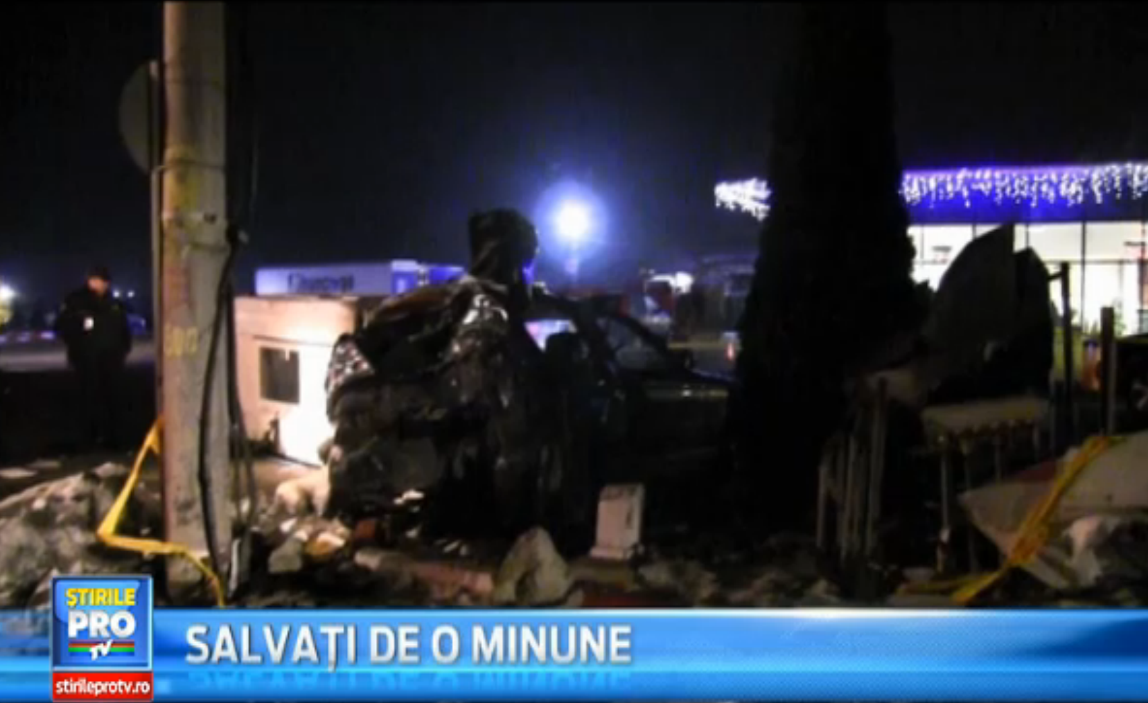 Scene dramatice in Dej. Un autoturism cu 4 tineri la bord a izbit violent un stalp de electricitate