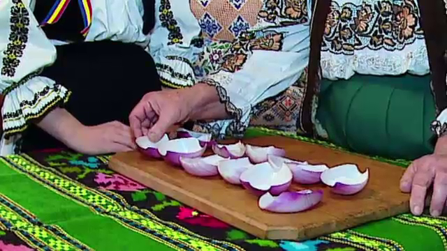 Calendarul de ceapa 2014. Batranele din Ardeal, au prezis ce ne aduce anul