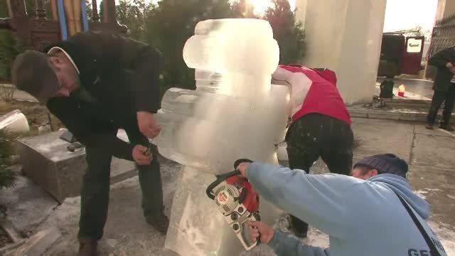 Traditii si obiceiuri de Boboteaza: visatul ursitului si crucile sculptate in gheata