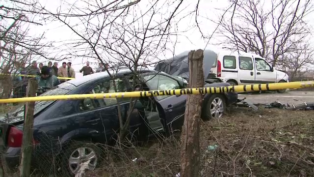 Accident grav langa Craiova. Doua masini s-au izbit frontal, 6 persoane au ajuns la spital