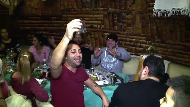 Indragostiti de munte. Turistii care au petrecut in weekend s-au urnit cu greu spre casa