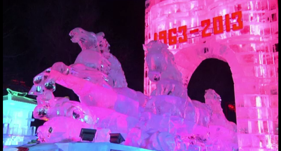 Festival de iarna cu 180.000 de tone de gheata in China. Cum arata "lumea de clestar"